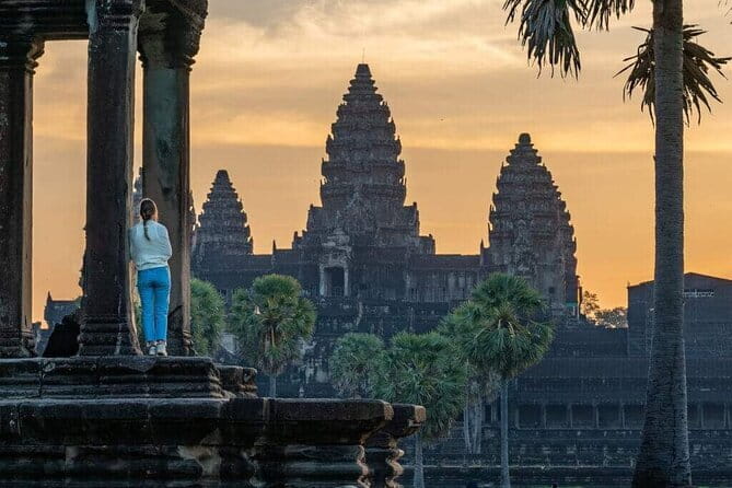Explore Angkor Wat Sunrise Small Tour Private VIP Car - Ta Prohm and the smaller temple stops