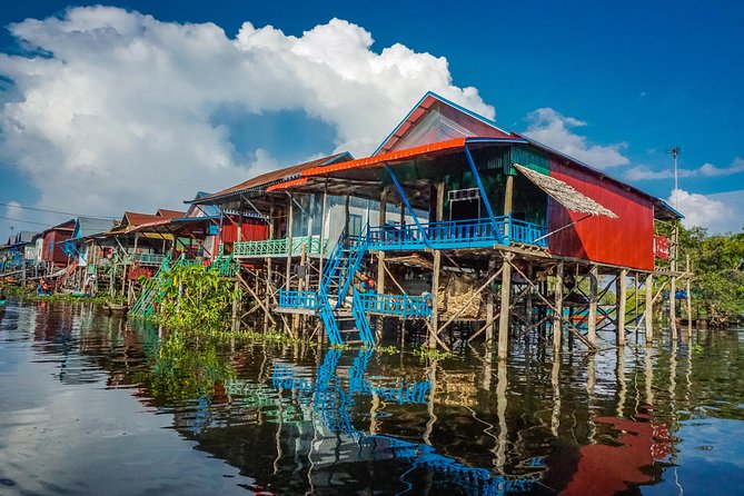 Explore The Kampong Pluk Floating Village - Pausing at a stilted family home