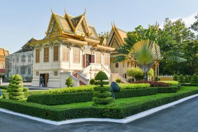 Exploring the Best of Phnom Penh: A Full Day Tour