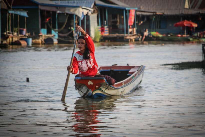 Floating Village and Tonlé Sap Sunset Tour - Sunset from the motorboat