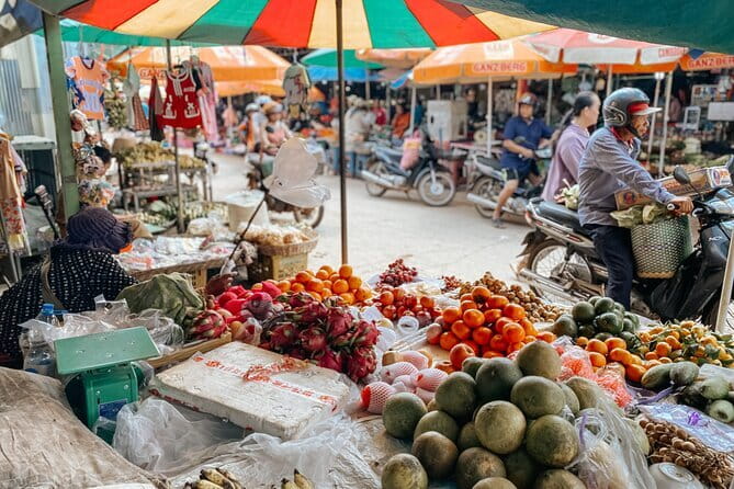 FREE Siem Reap Market & Local Temple Tour - How to plan your morning around it