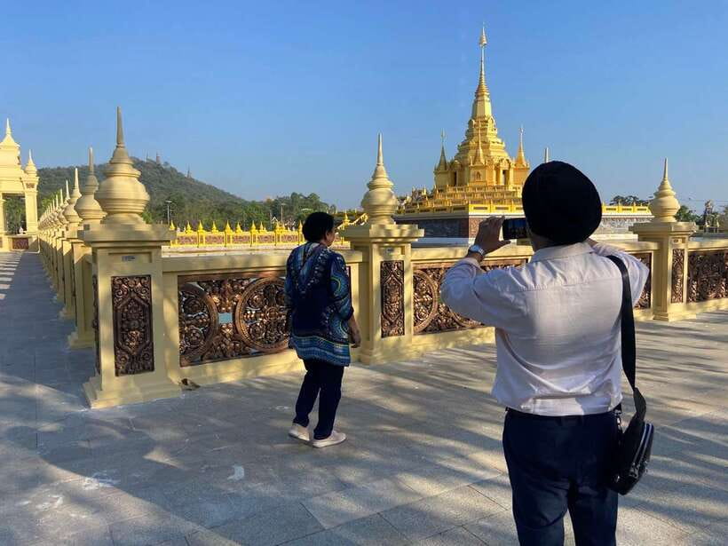 From Phnom Penh: Oudongk Mountain and Koh Chen Island Tour - Climbing the 510 steps at Oudongk Mountain