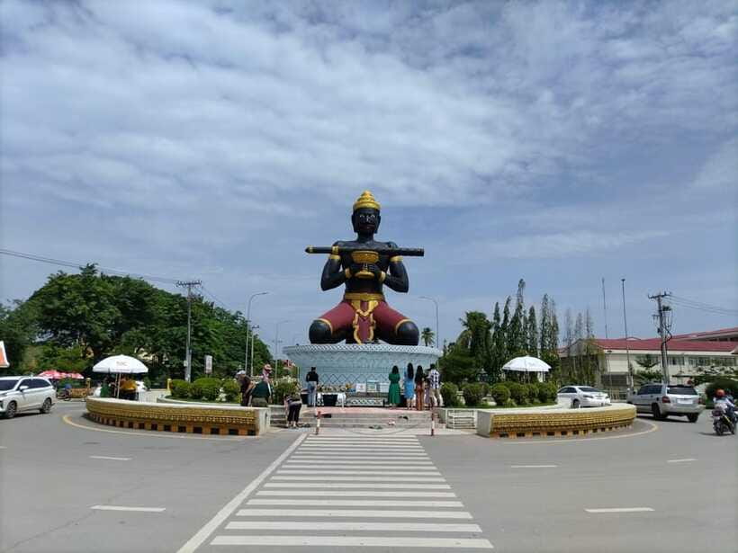 From Siem Reap: Battambang Day Trip Return or to Phnom Penh - Samrong Knong Killing Field and Cambodia’s difficult past