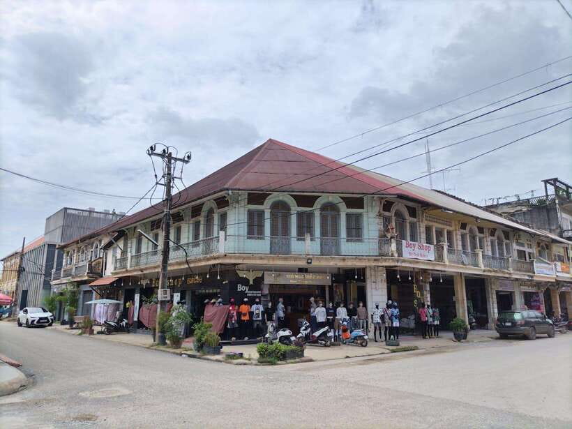 From Siem Reap: Battambang Day Trip Return or to Phnom Penh - Crossing the Hanging Bridge and visiting the Peace Gallery
