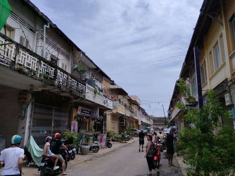 From Siem Reap: Battambang Day Trip Return or to Phnom Penh - The bat cave at dusk