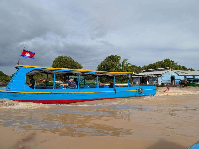 From Siem Reap: Floating Village Tour by Boat - A floating cafe and the return toward Siem Reap