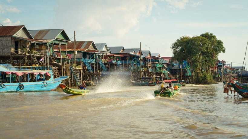 From Siem Reap: Kampong Phluk Floating Village Tour by Boat - Walking among the tall stilted houses