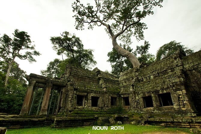 Full-Day Angkor Wat & All Must-See with Banteay Srei Private Tour - Angkor Thom through its gates