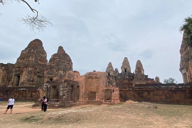 Full Day Angkor Wat Sunrise and Banteay Srei Tour - How the guide can shape the experience