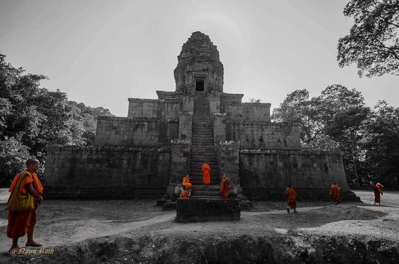 Full-Day Angkor Wat Sunrise and Sunset Private Tour - Baphuon, the terraces, and Angkor Thom on foot
