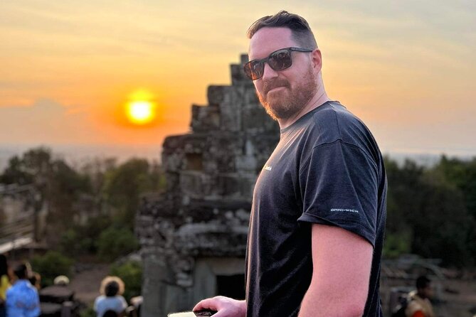 Full Day Archeological Tour in Siem Reap with Sun Set - Phnom Bakheng closes the day with a hilltop sunset