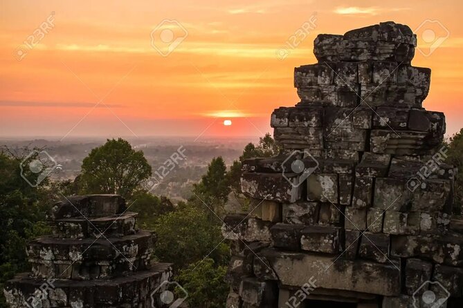 Full-Day 'Big Tour' with Sunset at Phnom Bakheng - Ta Som brings the trees into the story