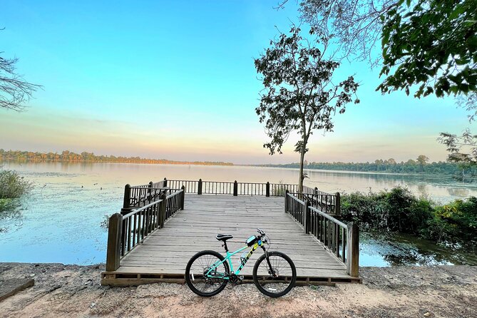 Full-Day Bike Tour in Siem Reap with Zipline - West Baray and the traditional Khmer canoe
