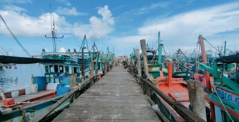 Full Day City Tour with A Boat Trip to 2 Islands - From Otres pier to Koh Chalous