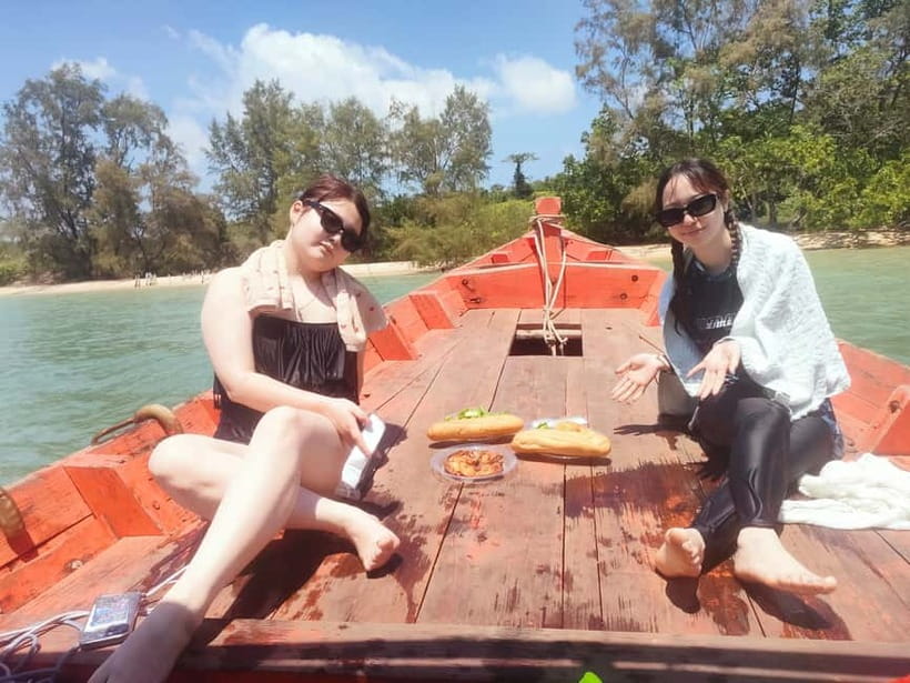 Full Day City Tour with A Boat Trip to 2 Islands - Returning to Sihanoukville for the local market