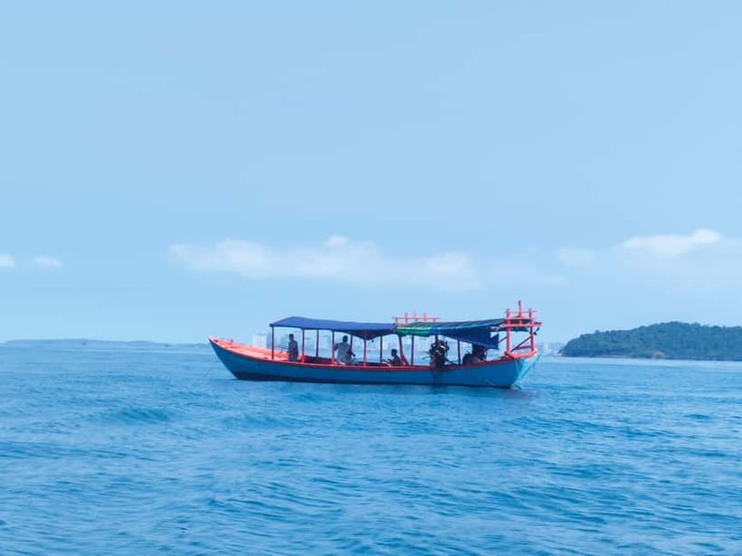 Full Day City Tour with A Boat Trip to 2 Islands - Wat Leu Pagoda and the final view