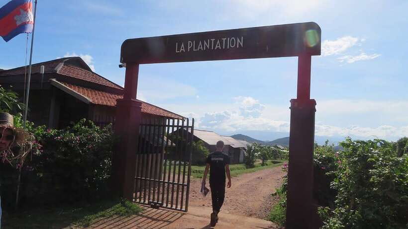 FULL DAY - Countryside Tuk-Tuk Pepper Tour + Kep - Phnom Chhngok Cave and its temple-cave setting