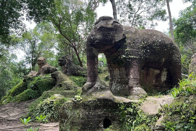 Full-Day Guided Bicycle Tour in Angkor Wat Temple - Lunch beside the temples
