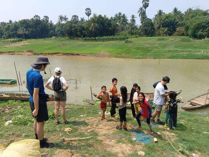 Full-day: Handicraft, Bamboo train, Killing cave, Bat Cave - Wat Samrong Knong and the Well of Shadows