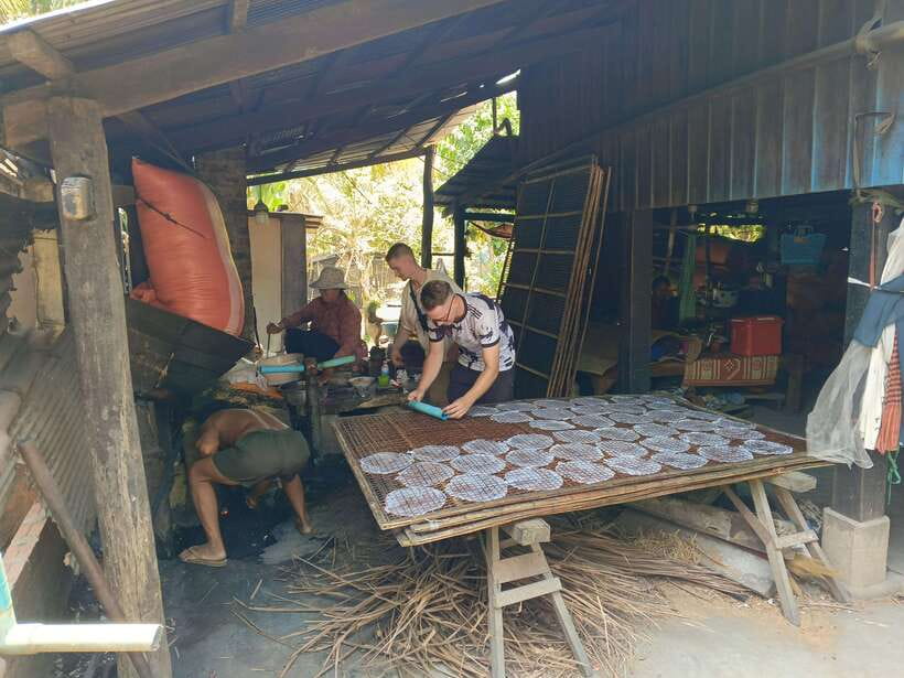 Full-day: Handicraft, Bamboo train, Killing cave, Bat Cave - Villages, suspension bridges, and the Sangke River