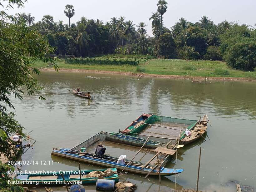 Full-day: Handicraft, Bamboo train, Killing cave, Bat Cave - Phnom Sampou, the Killing Cave, and the Golden Temple