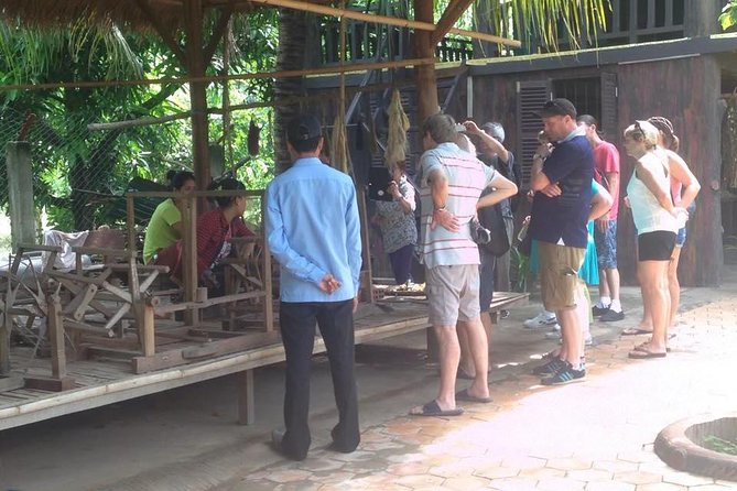Full-Day Phnom Penh City & Silk Island with a local Tuk Tuk Tours - Forty minutes at Wat Phnom