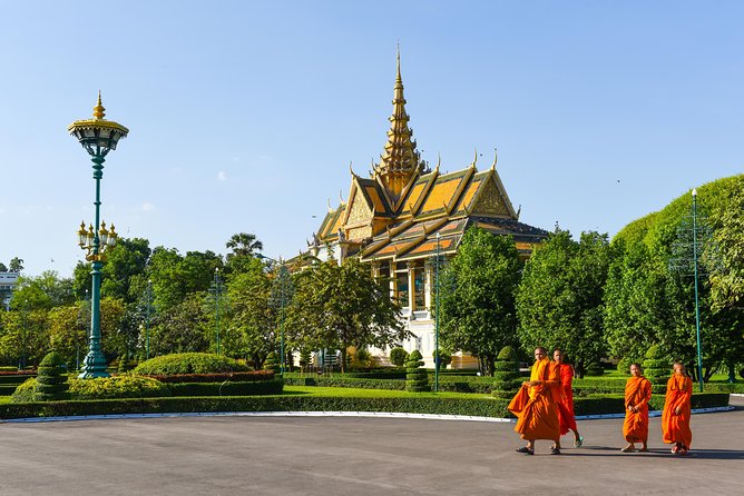Full-Day Phnom Penh Sightseeing Tour & Killing Field - Russian Market and the final change of mood