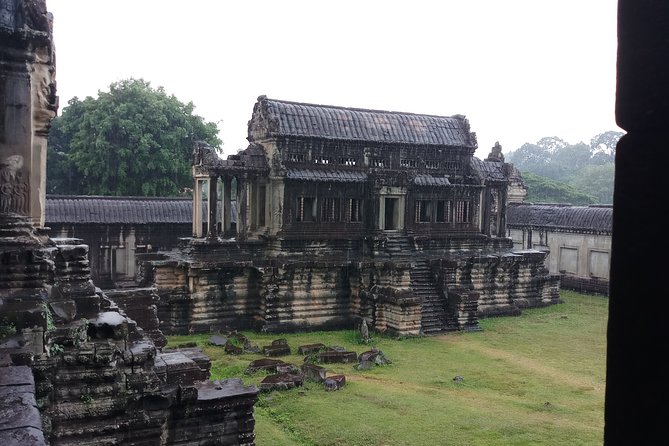 Full-Day Private Custom Tour in Siem Reap - What the $122 vehicle price really buys