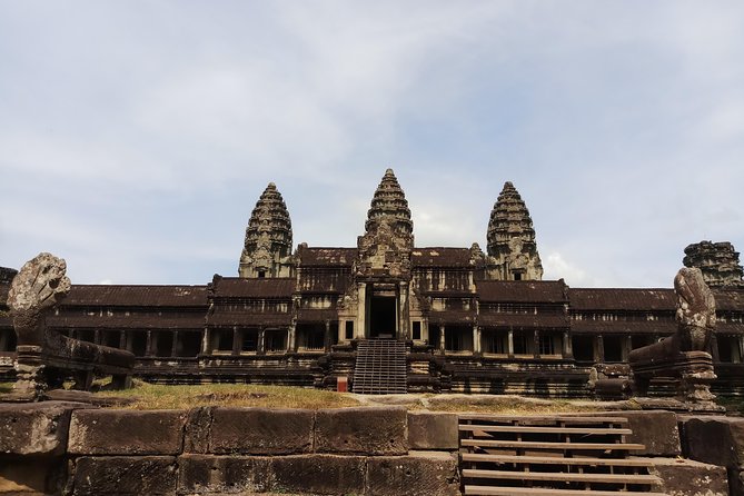 Full-Day Private Custom Tour in Siem Reap - Driver, guide, and group size