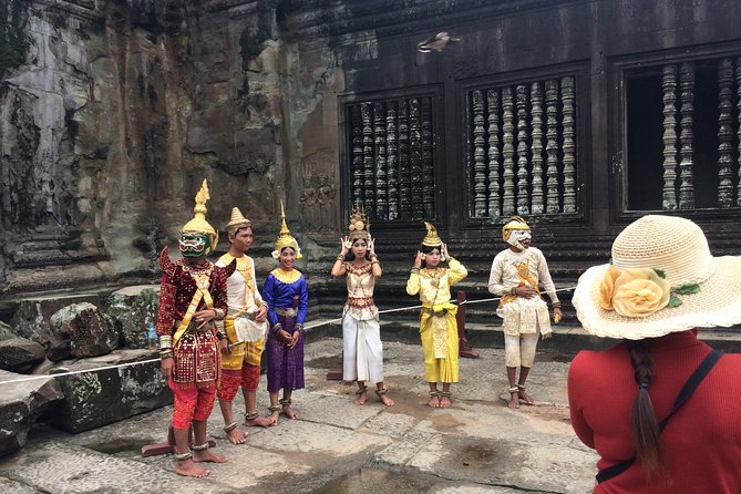 Full-Day Siem Reap Angkor Major Temples Private Tour - Angkor Thom’s South Gate and the royal center