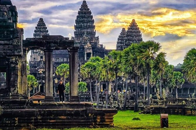 Full-Day Temples of Angkor Small Group Tour - Lunch near Srah Srang, with the bill still open