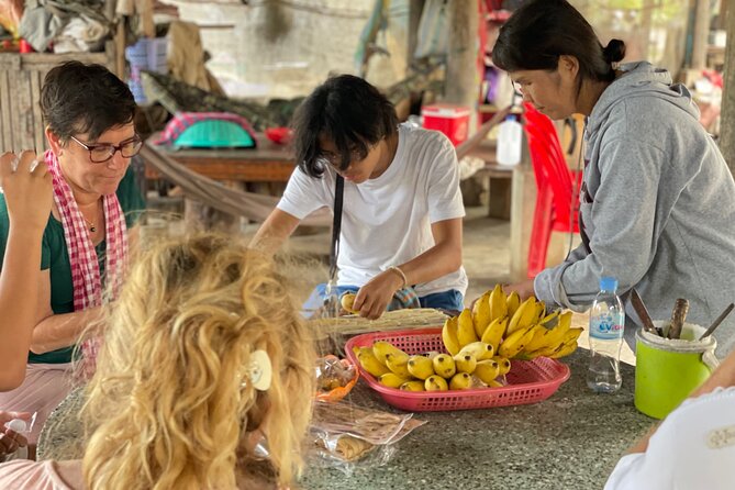 Full day tour by bicycle & tuk tuk,bamboo train,bat cave,villages - Phnom Sampov, the killing cave, and the bat flight