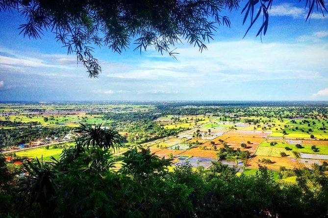 Full Day-Tour: Handicraft, Bamboo train, Killing cave. Bat cave - Wat Ek Phnom and the northern countryside