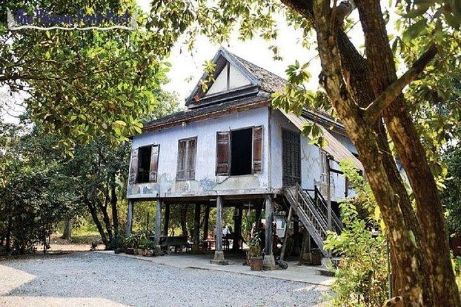 Full Day-Tour: Handicraft, Bamboo train, Killing cave. Bat cave - Phnom Sampeau and the Killing Caves