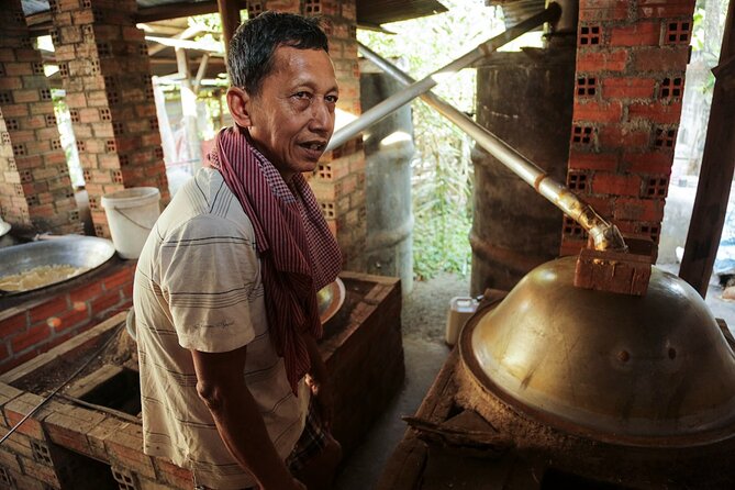 Full/Half Day Tuk TuK: Handicrafts Bambootrain Killing&Bat Caves - The Bamboo Train and the countryside