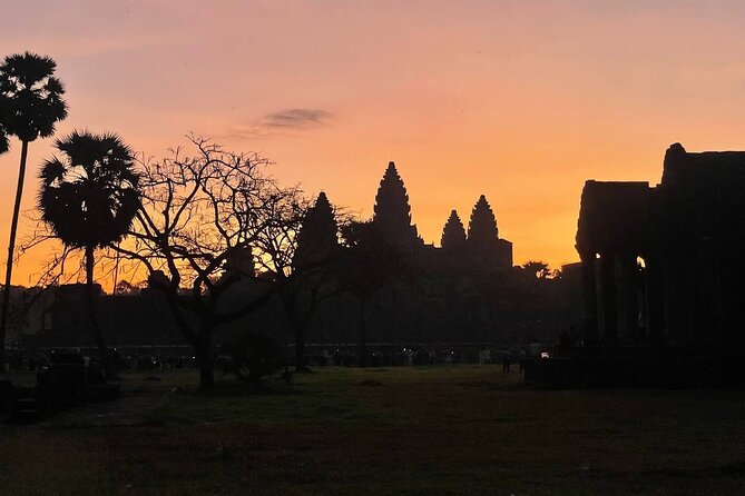 Golden Hours: Angkor wat sunrise photography tour with a pro! - What the $120 price really covers