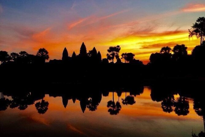 Golden Hours: Angkor wat sunrise photography tour with a pro! - Bayon and the stone faces of Angkor Thom