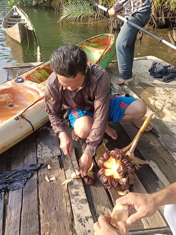 Green Cathedral Kayaking Journey & Reflection River View - The guides make the difference