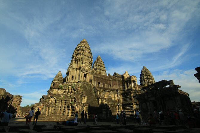 Half Day Angkor Wat Tour - A short route with a useful historical contrast