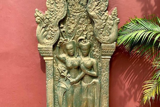 Half-Day Phnom Penh City Tours - Wat Phnom brings religion into the city streets