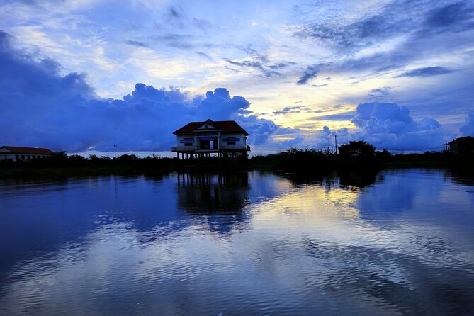 Half-Day Private Sunset Tour In Kampong Phluk From Siem Reap - Arriving among the tall stilted houses