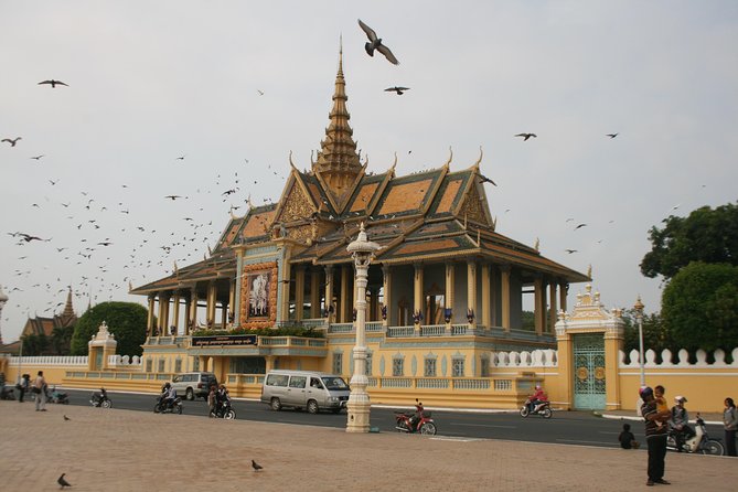 Half Day Tour to Royal Palace, Wat Phnom & Independent Monument - What the $130 group price really buys