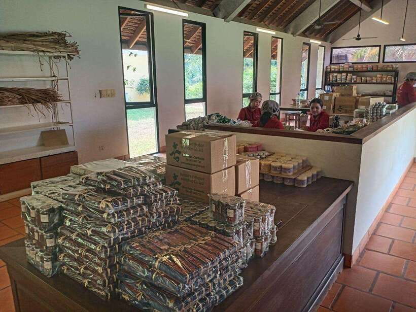 Half Day Trip: Silk Farm, Satcha, and Senteur d'Angkor Tour - A useful introduction to Cambodian craft