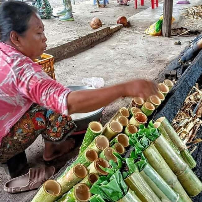 Handicraft tour/rice paper,/rice wine/bat cave Sun Set - Wat Samrong Khong and the weight of Khmer Rouge history