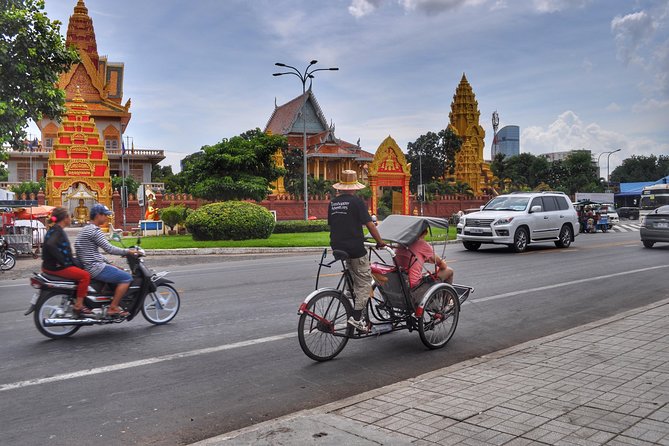 Hidden Phnom Penh City Tour, Royal Palace, Wat Phnom - Phnom Penh’s old Post Office and a short refreshment stop