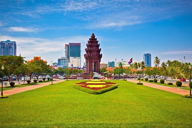 Hidden Phnom Penh City Tour, Royal Palace, Wat Phnom - Wat Phnom, a hill in a very flat city