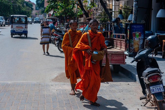 Highlights & Hidden Gems With Locals: Best of Siem Reap Private Tour - Wat Preah Prom Rath and the place of monks
