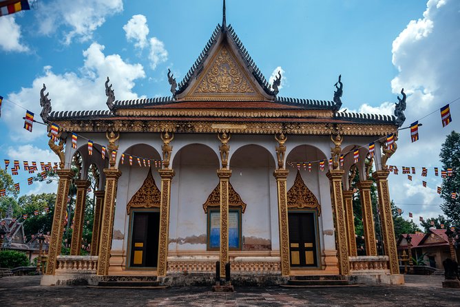 Highlights & Hidden Gems With Locals: Best of Siem Reap Private Tour - Local flavor at Sok Heng Drink Shop