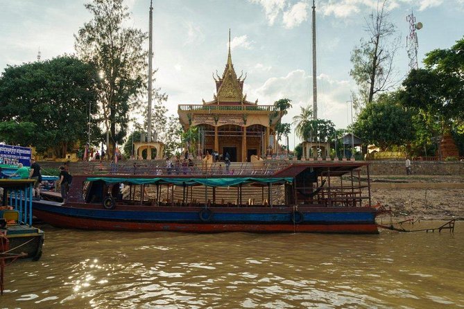 Kampong Phluk Floating Village Tour by Boat - Reaching the open lake and waiting for sunset