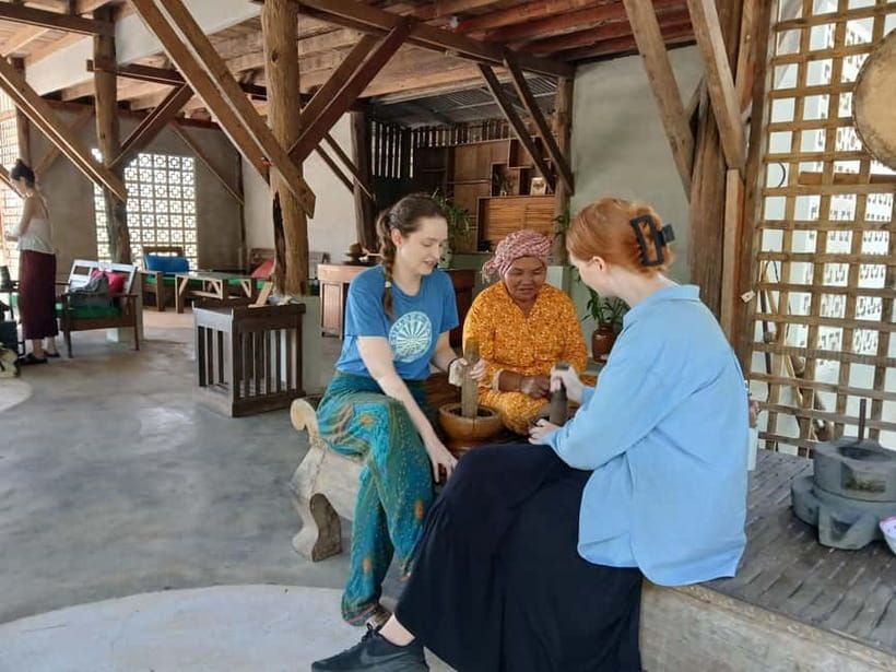 Kampot Countryside: Authentic Khmer Cooking Class - Practical comfort and the floor-level setup